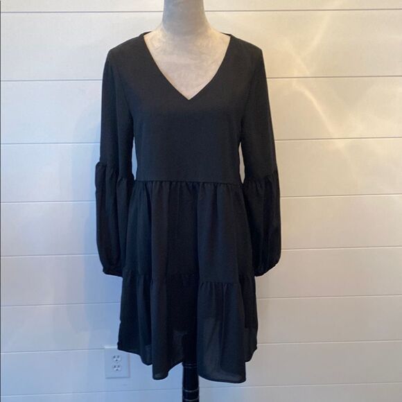 Black V-Neck Dress with long sleeves - Picture 1 of 6